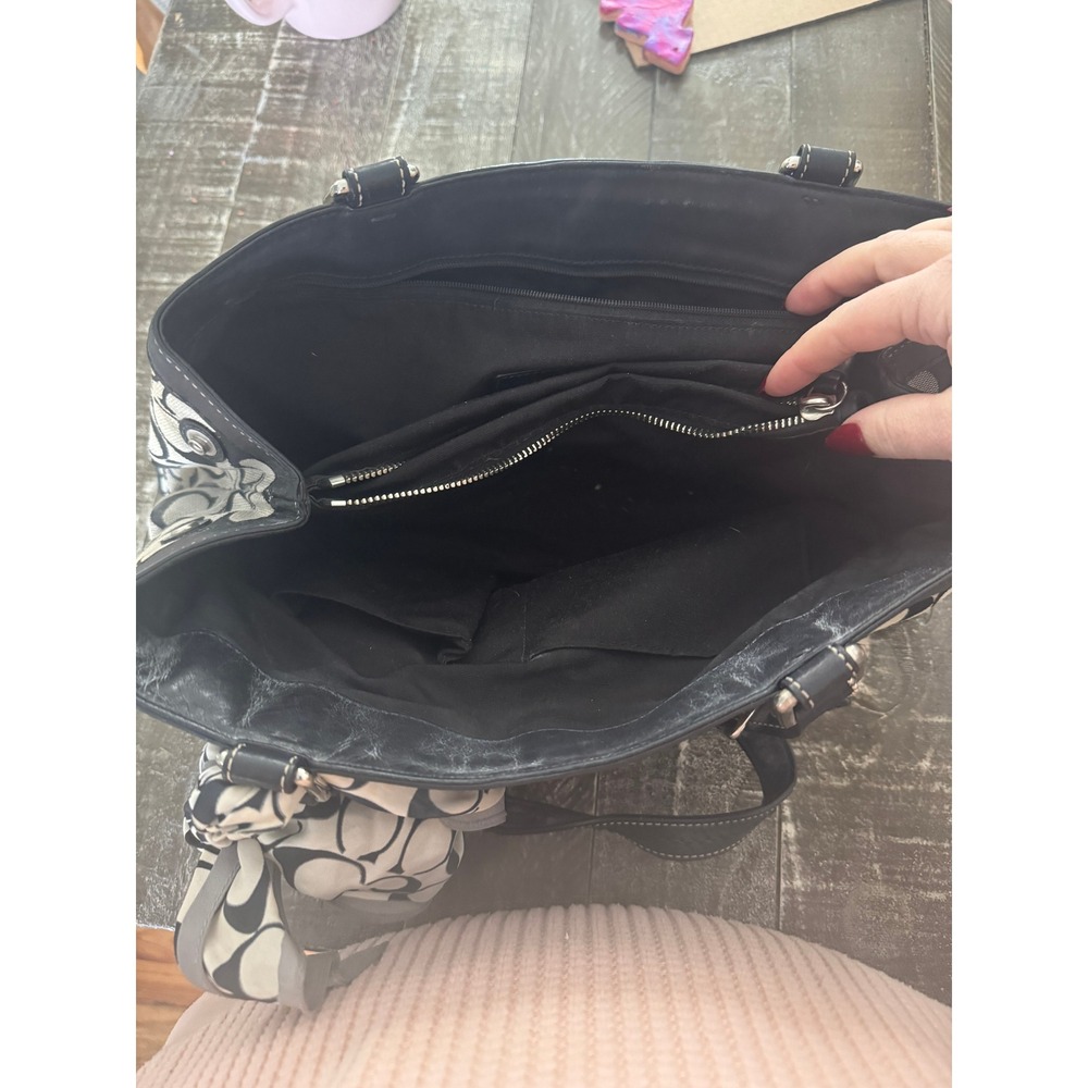 COACH Vintage Y2k Hampton Signature Canvas Shoulder Bag B/W Coach Scarf - Picture 7 of 14